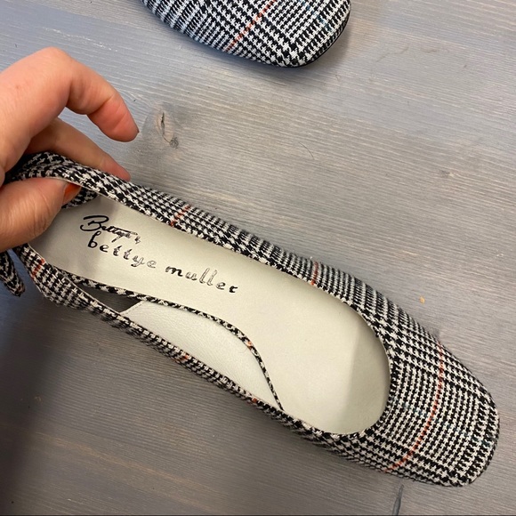 Bettye Mueller Slingback Pump - Picture 3 of 5